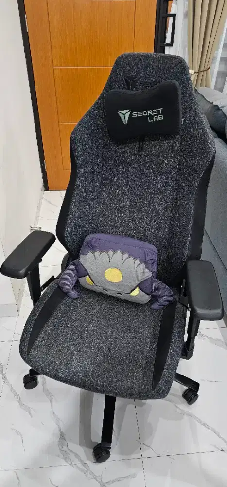 Kursi Gaming Secretlab Titan Evo XL + Head Pillow & Lumbar
