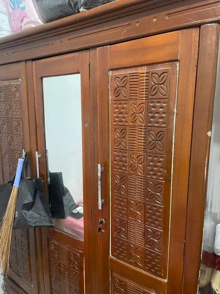Lemari kayu jati 3 pintu