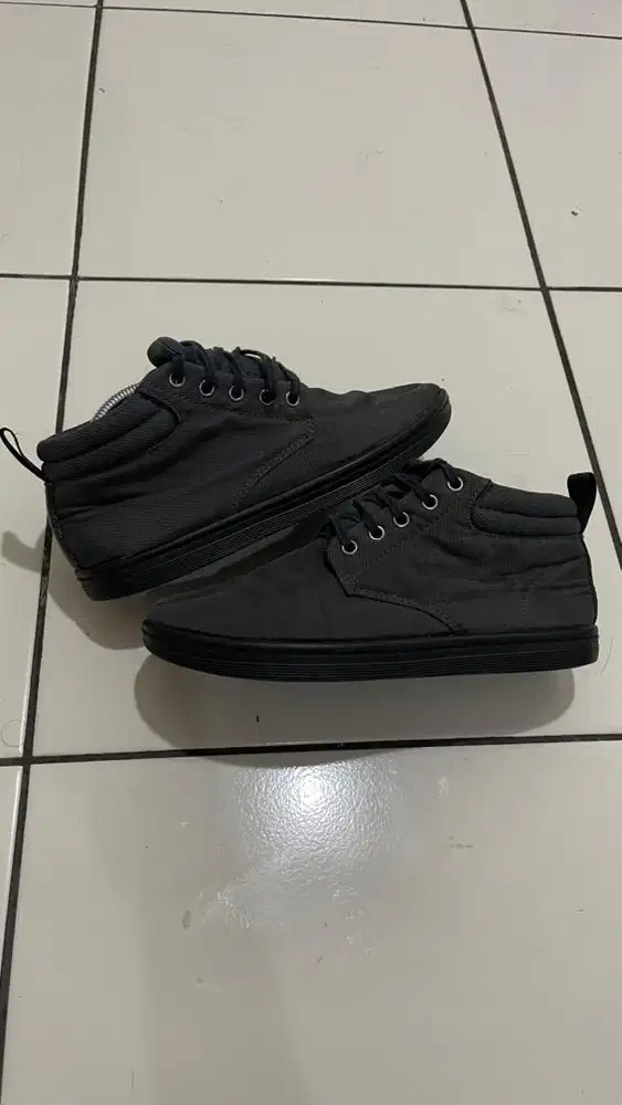 Sepatu Docmart Dr. Martens bekas