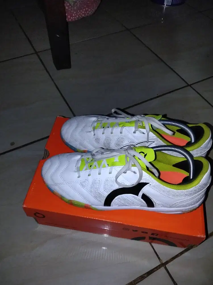 JUAL SEPATU FUTSAL