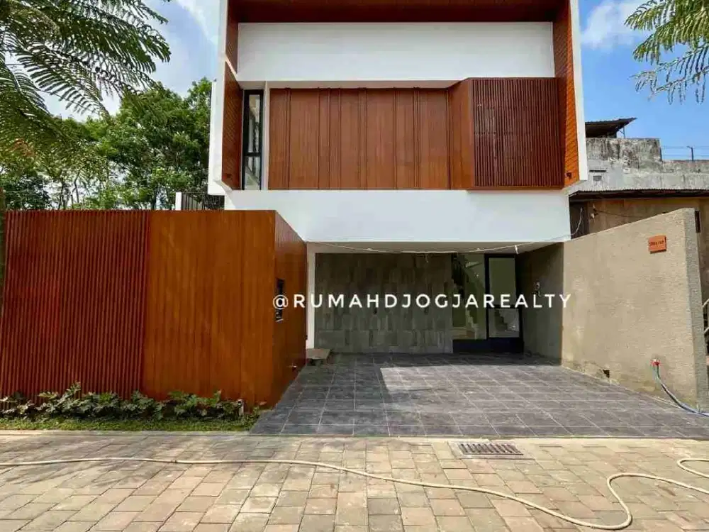 Rumah Mewah Konsep Villa Townhouse Dalam Cluster Elite Condongcatur