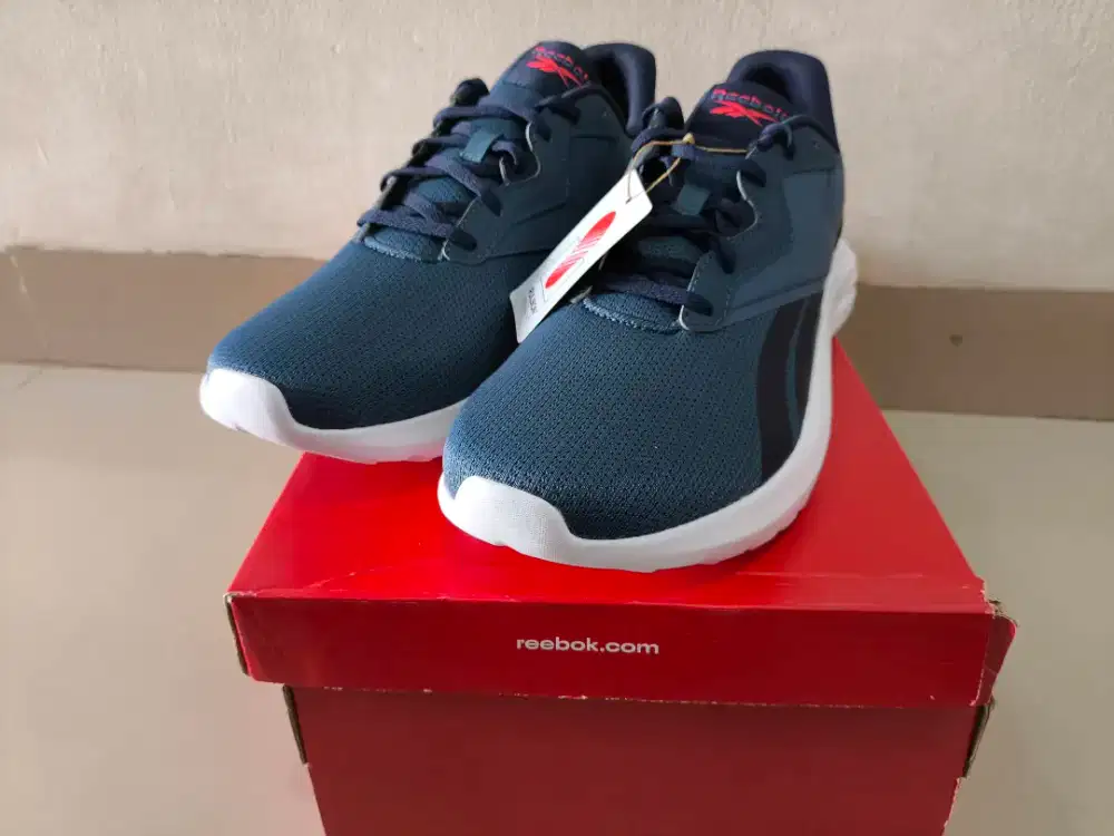 Sepatu running reebok