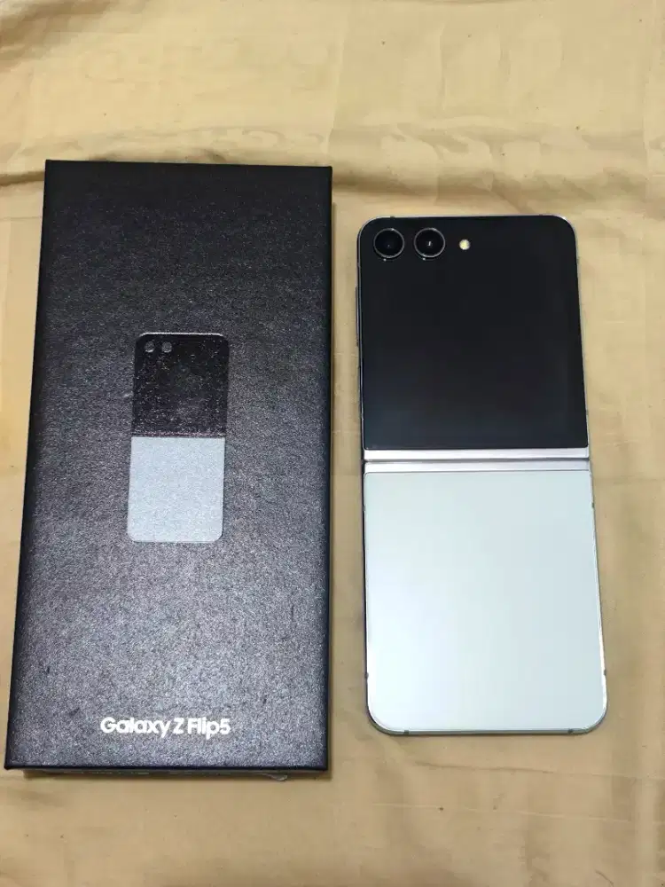Samsung Galaxy Z Flip 5 SEIN Normal Fullset Pemakaian Pribadi No Minus