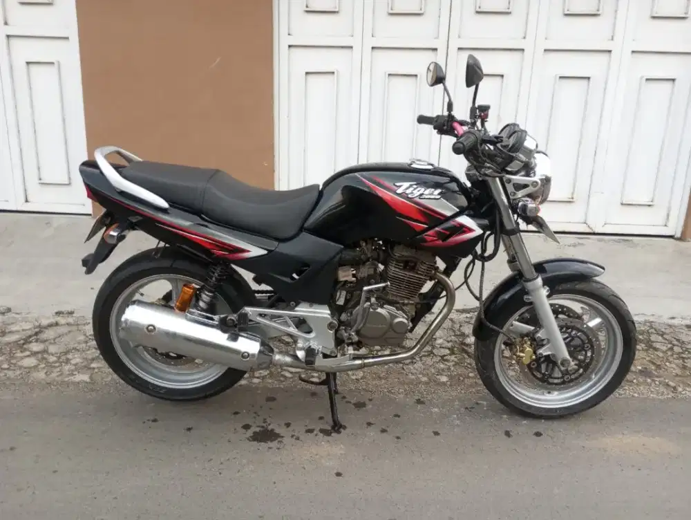 Tiger Tapak Lebar CB400