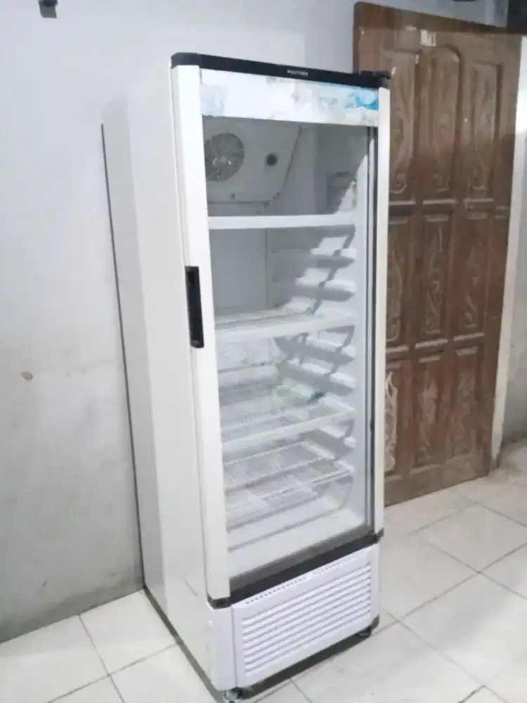 Showcase polytron 1pintu