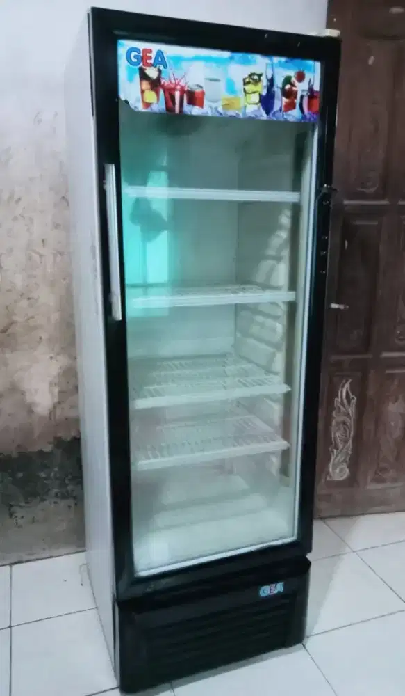 Showcase 1pintu gea