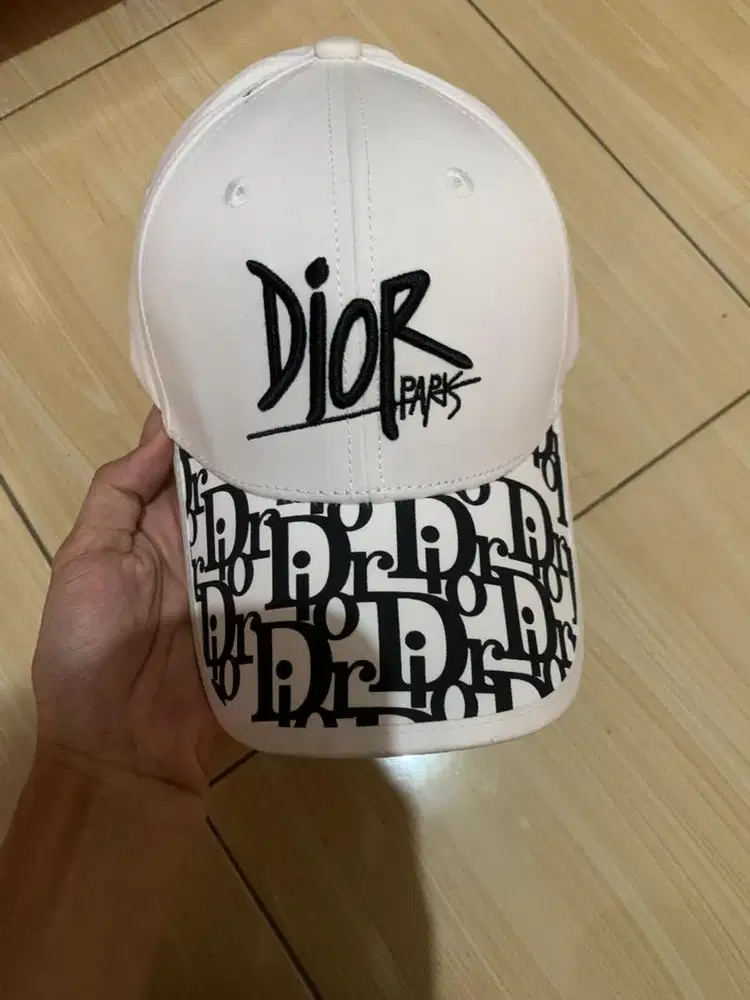 Topi branded prem