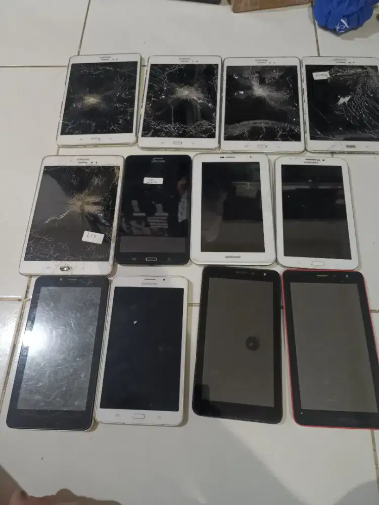 Borongan Tablet Samsung+Advan 12unit gembling aja harga nett