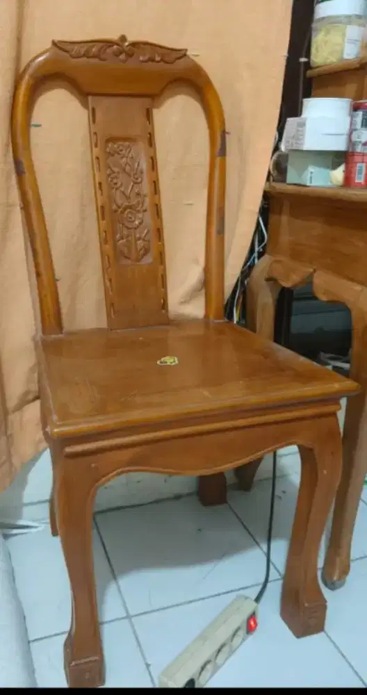 Bangku kayu ukir