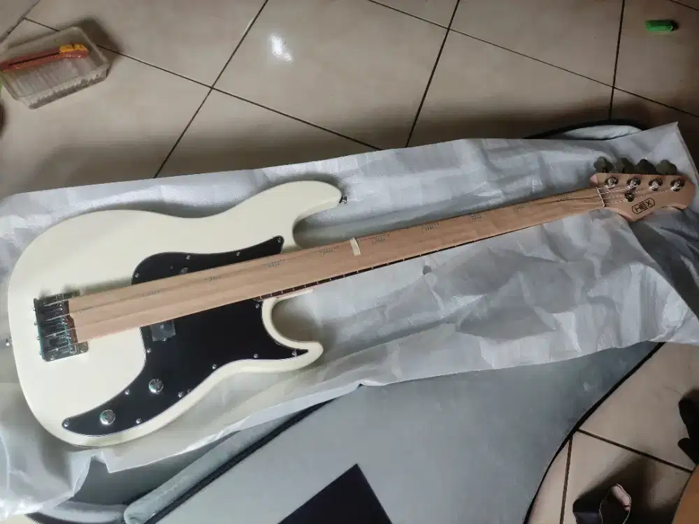 Bass HEX R100R S/IV