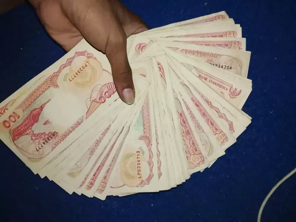 Jual uang 100 rupiah lama ada 99 lembar kurang lebih, sung sat set aja