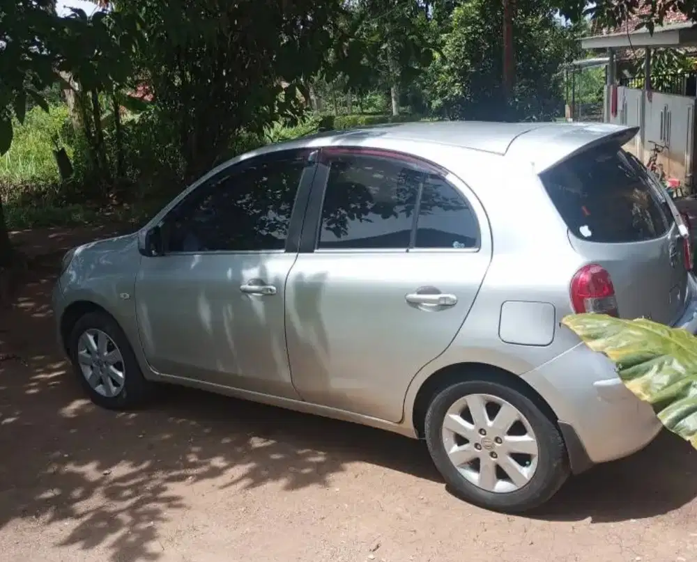 Nissan March 2011 Bensin