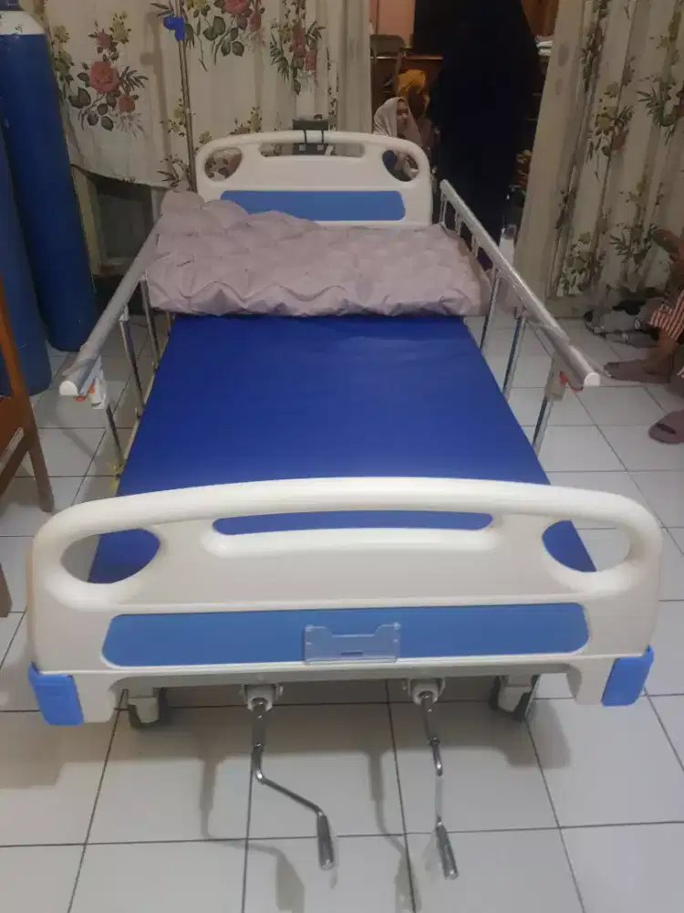 Ranjang medis komplit