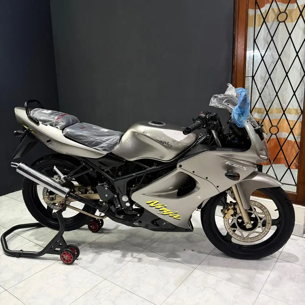 Kawasaki ninja 150RR cbu/zx-150RR 2003 originalan,pajak on,mantap