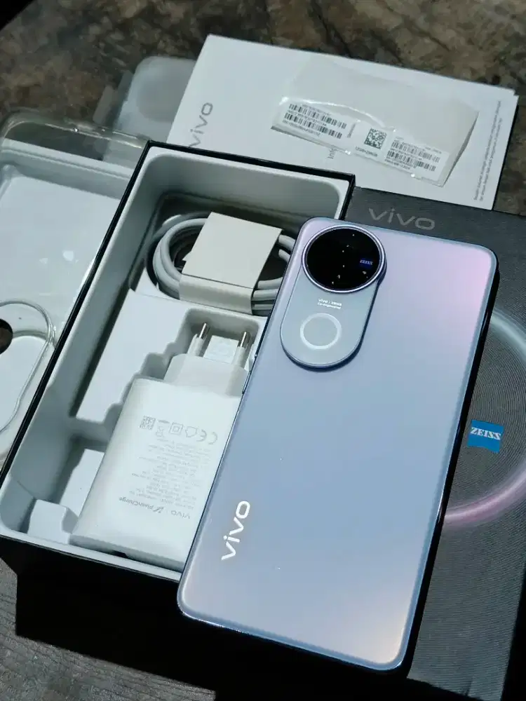 Vivo V50 5G 12+12/256gb komplit ori mulus 2 minggu pakai istimewa