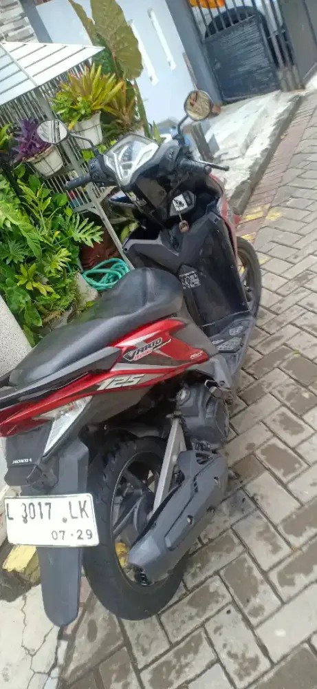 Dijual BU, HONDA VARIO merah mulus