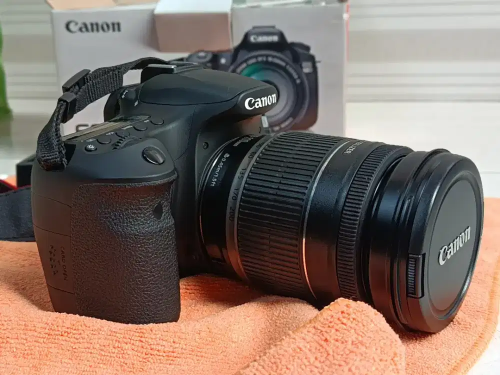 BEKAS PAKAI PRIBADI CANON EOS 60D + LENSA 18-200mm
