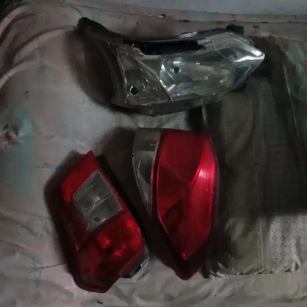 Lampu belakang mobilio calya sigra avanza