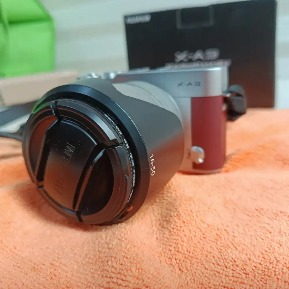 BEKAS PAKAI PRIBADI KAMERA MIRRORLESS FUJI FILM XA3 + LENSA 16-50mm