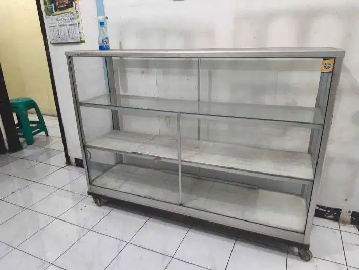 Dijual Etalase Second Uk 150x100 cm