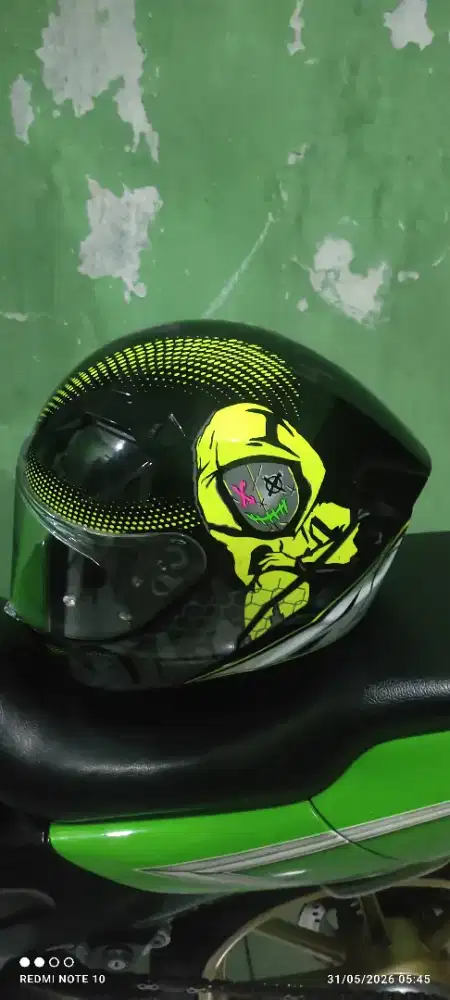 Helm airoh ukuran M