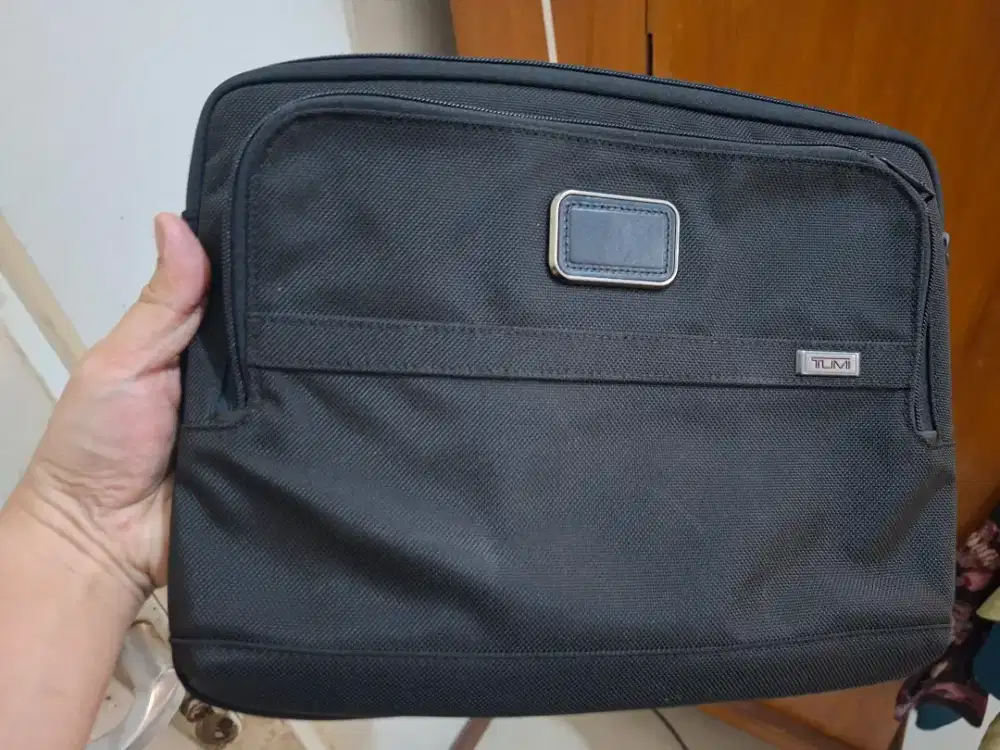 DiJual Cepat Tas Laptop TUMI (asli original) bisa di cek.