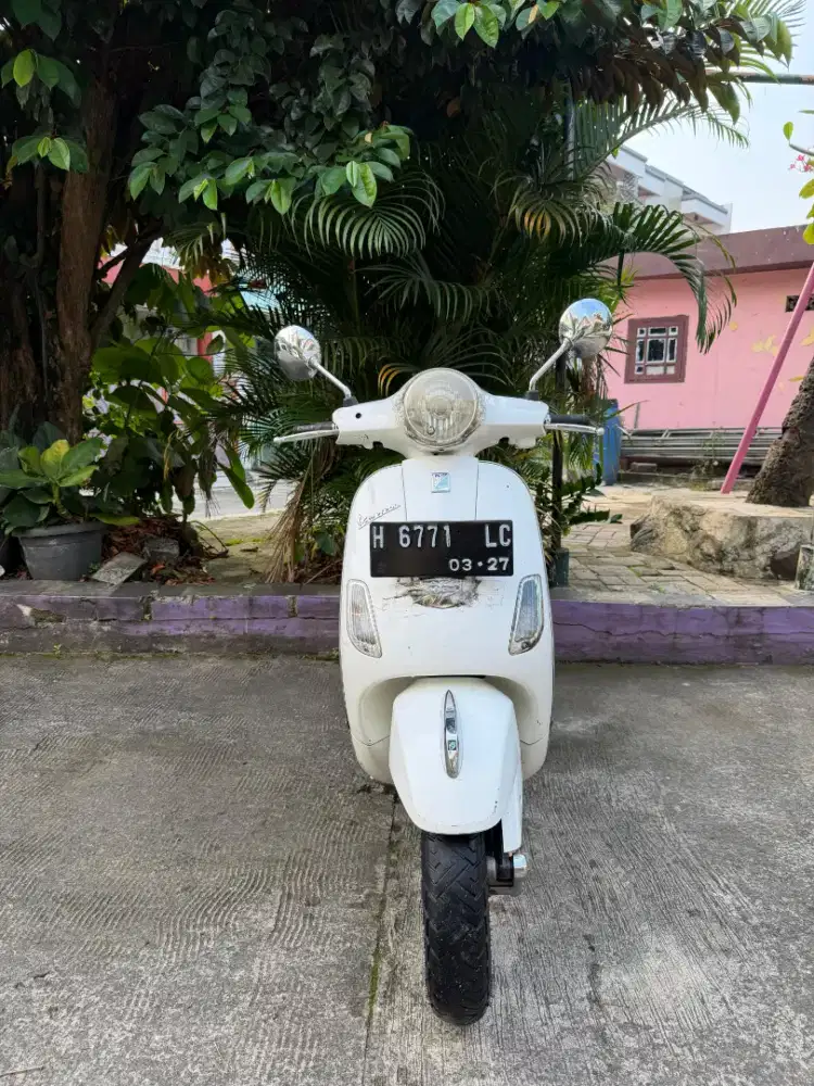 DI JUAL PIAGGIO VESPA LX 150 TAHUN 2011