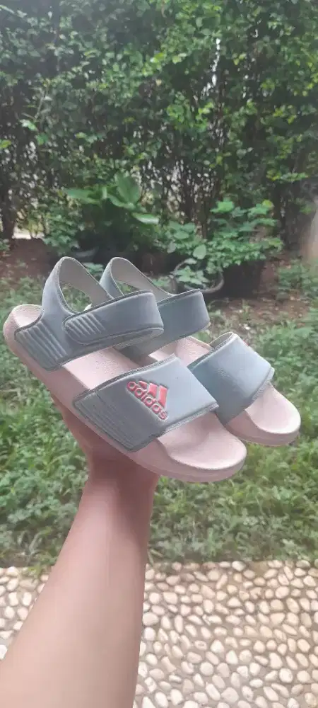 Sepatu Sendal Adidas