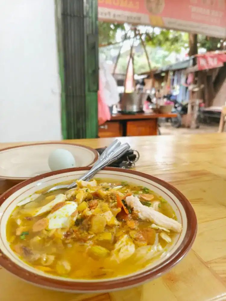 Cari karyawan untuk warung Soto