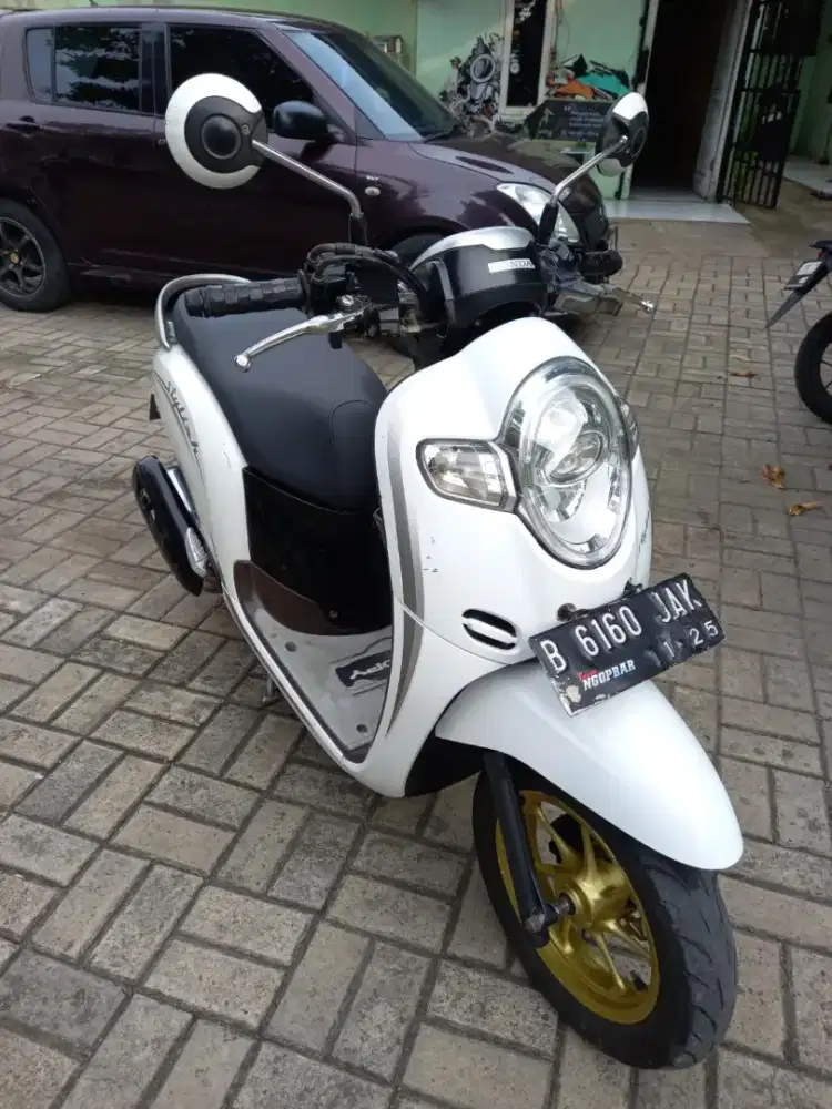 Scoopy 2020 putih stylis
