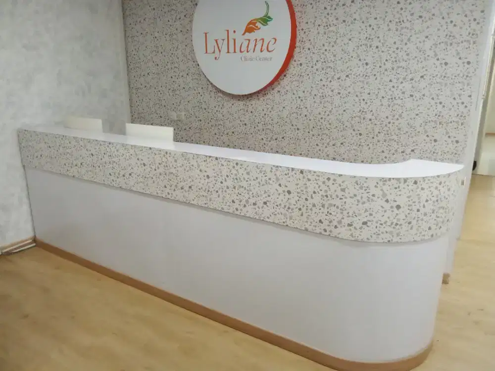 Meja kasir klinik kecantikan
