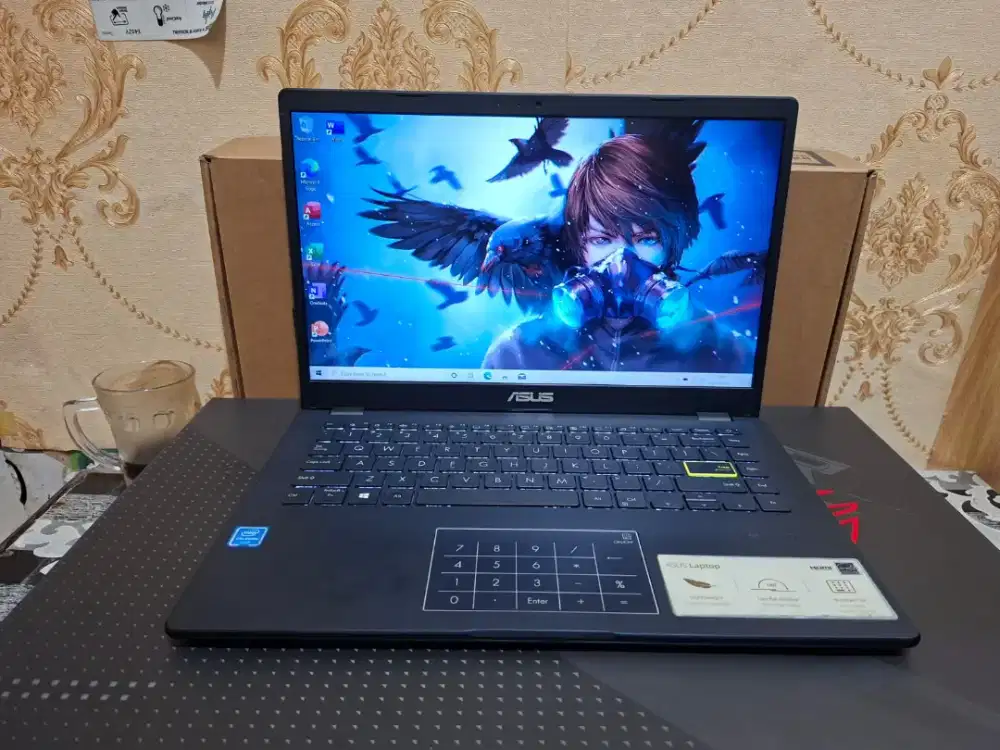 Asus vivobook celeron N4020 Ram 4 Ssd 256 , sudah siap pakai