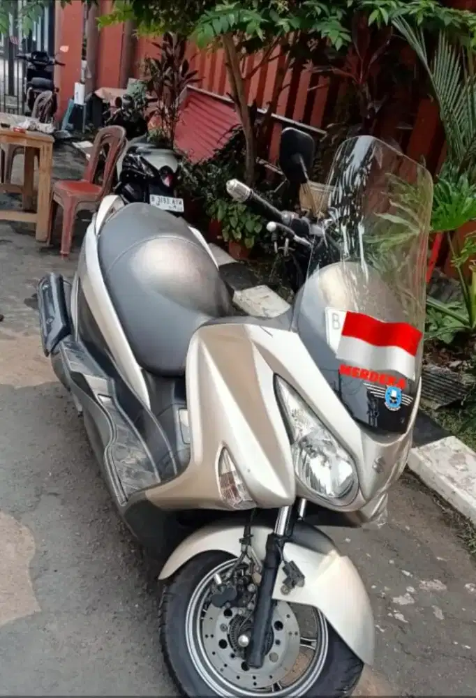 Suzuki burgman 200