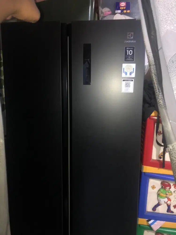 Dijual kulkas 2 pintu elektrolux