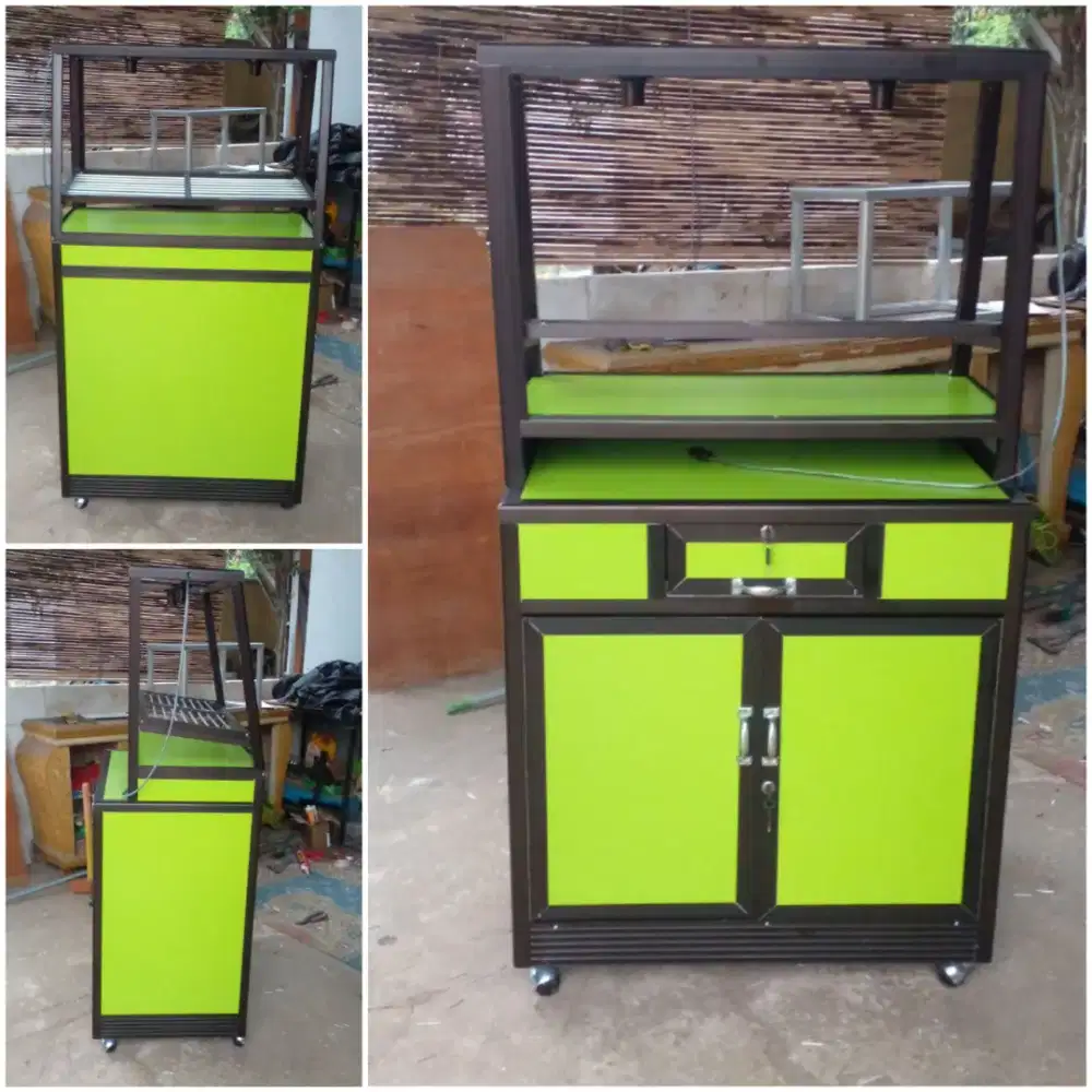 Booth chicken  80 x 50 x150