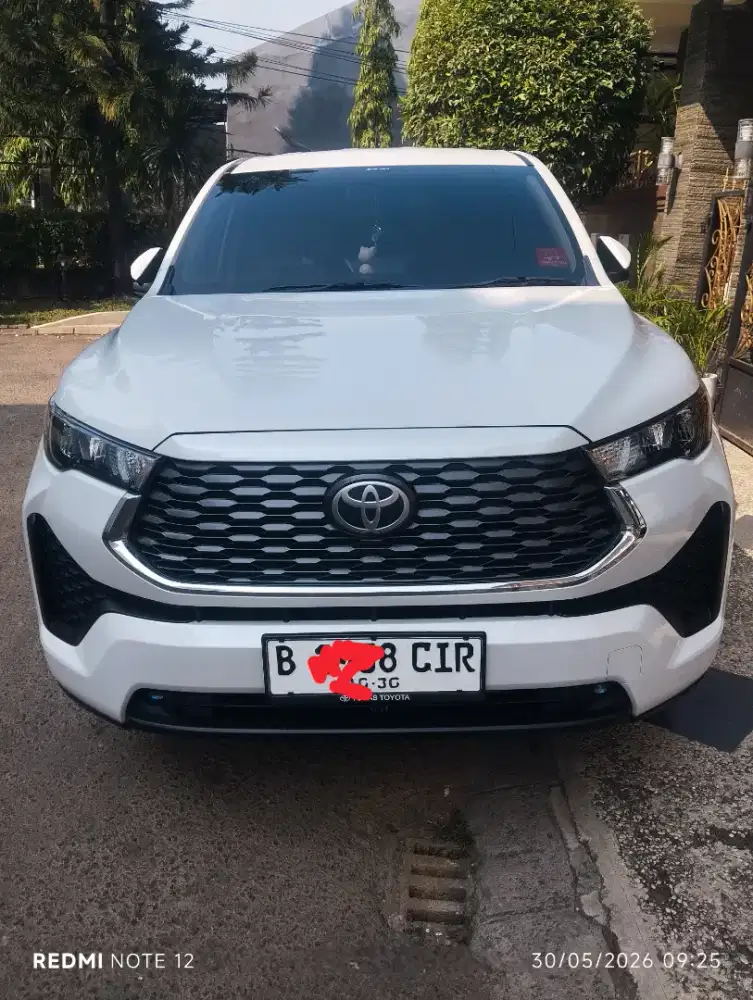 Toyota Inova Zenix 2.0 G CVT putih metalik 2025 / 3200 km