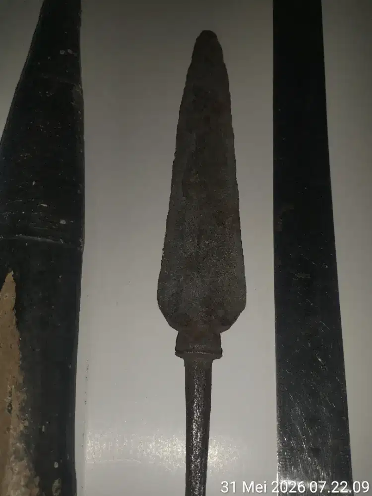 Tombak lurus kuno