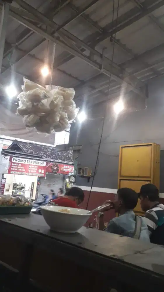 D butuhkan perempuan usia max 35 untuk jaga warkop