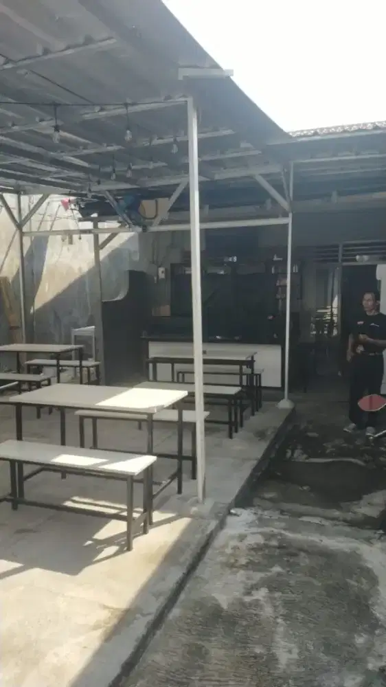 MEJA WARKOP KEKINIAN