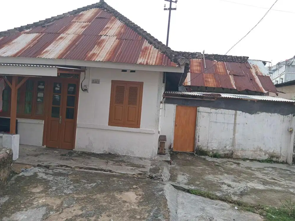 Dijual cepat rumah di jl sultan hasanudin Gg Tirta