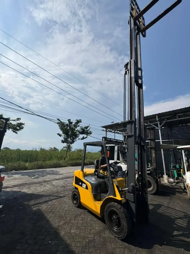 Forklift Bekas Caterpillar 6 Meter 3 Stage