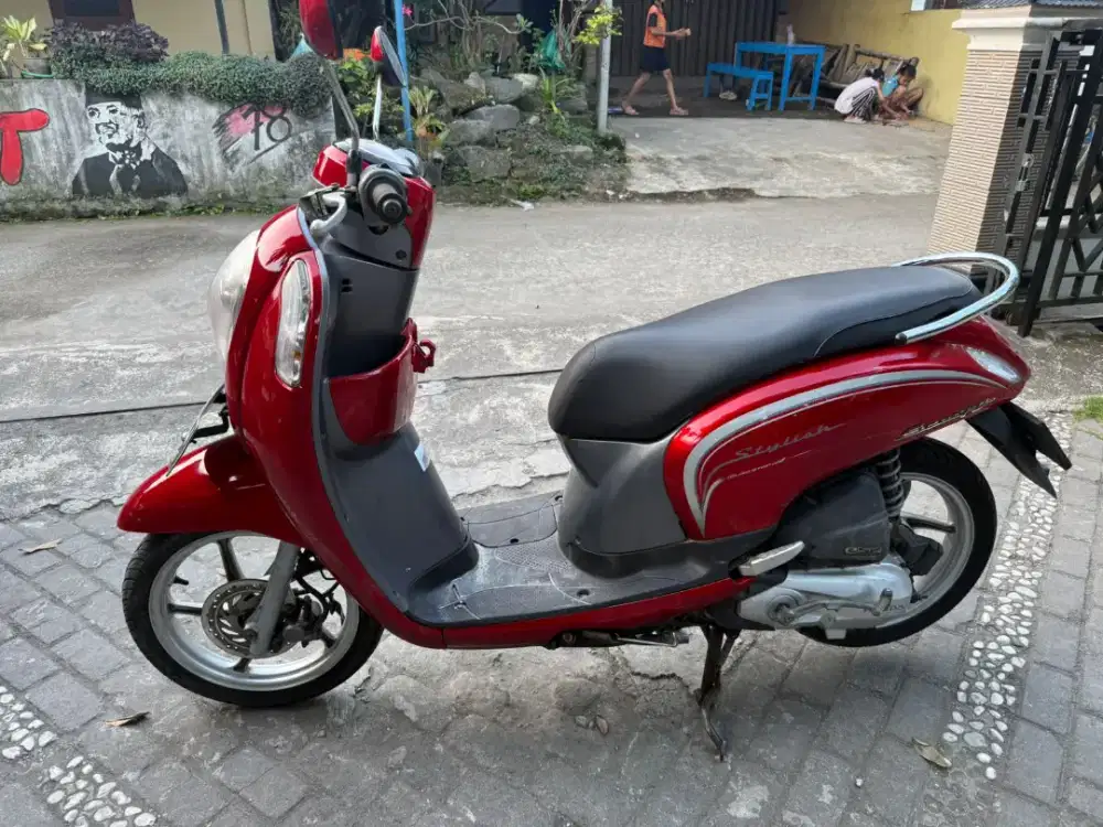 Scoopy esp stater halus THN 2016 plat B Jakarta
