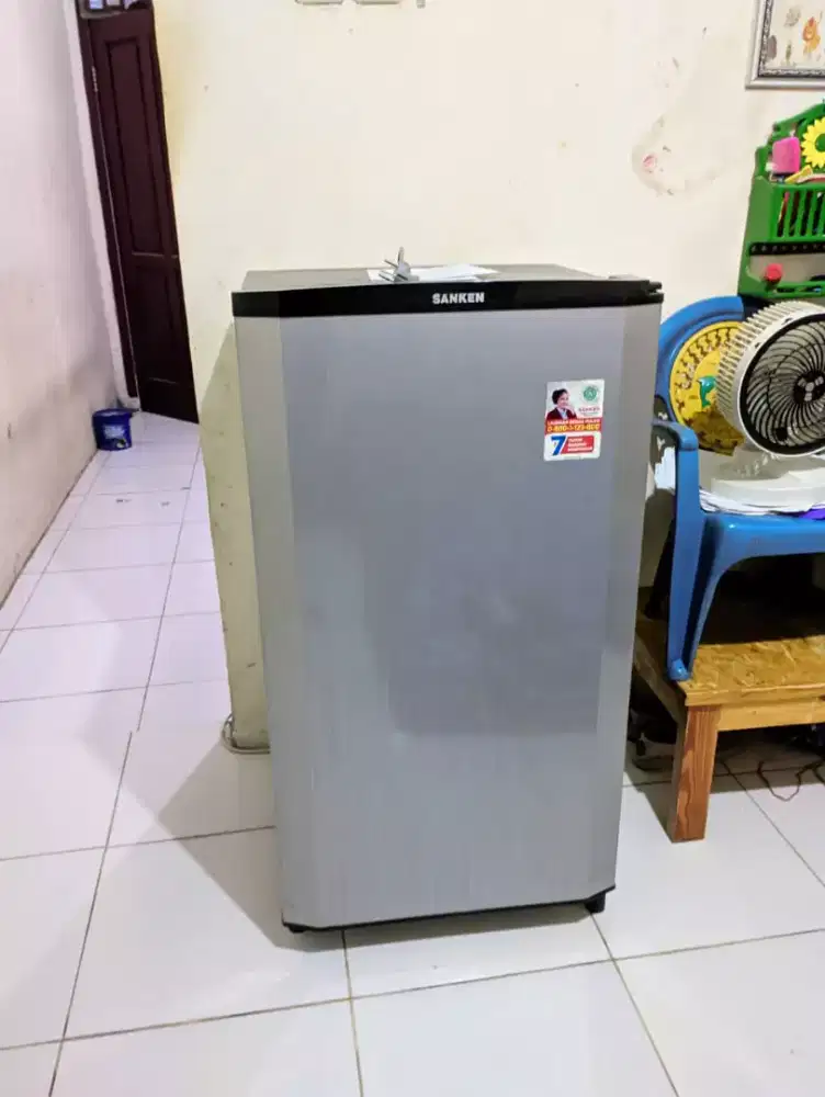 Di jual kulkas sanken 1 pintu