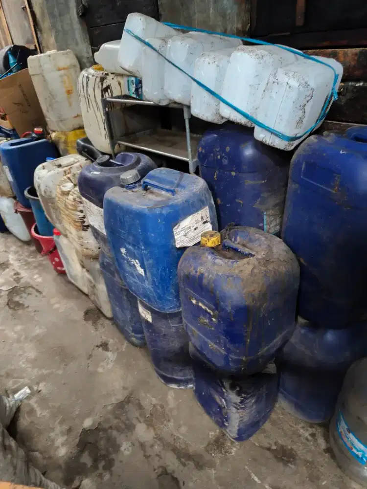 40 pcs lebih jirigen bekas borongan