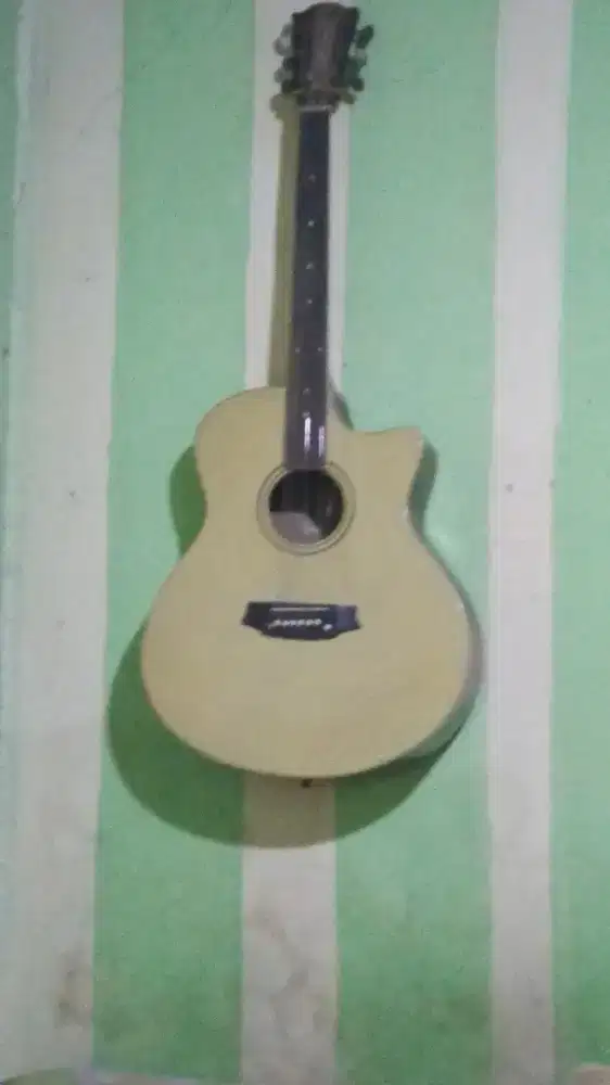 Dijual gitar MERK COLE CLARK BAGUS