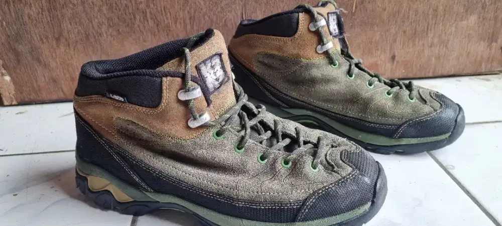 Sepatu Gunung Outdoor Hiking / Trekking