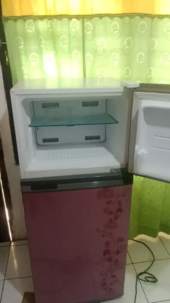 Kulkas 2pintu merek sharp