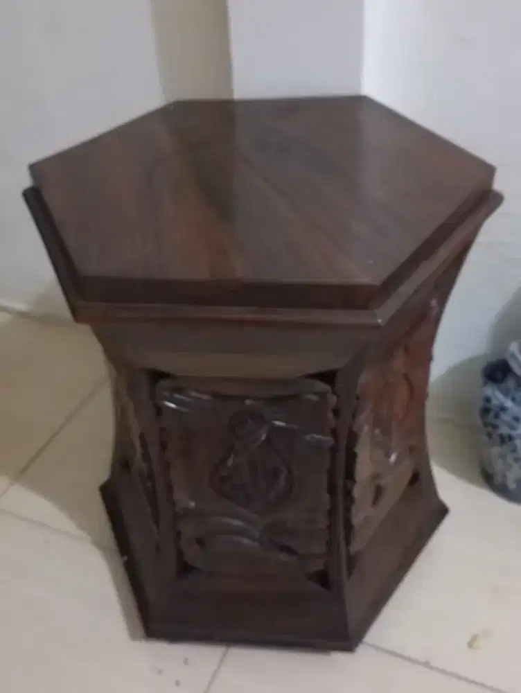 Meja kayu jati ukiran Tradisional Indonesia