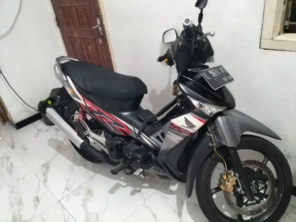 Honda Supra 125 CC 2011 tgn 2 ors mesin segellpjk hdp klistrikan nurml