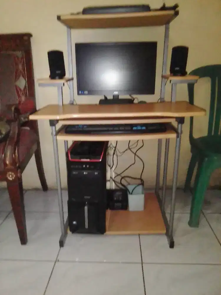 PC Komputer + Meja